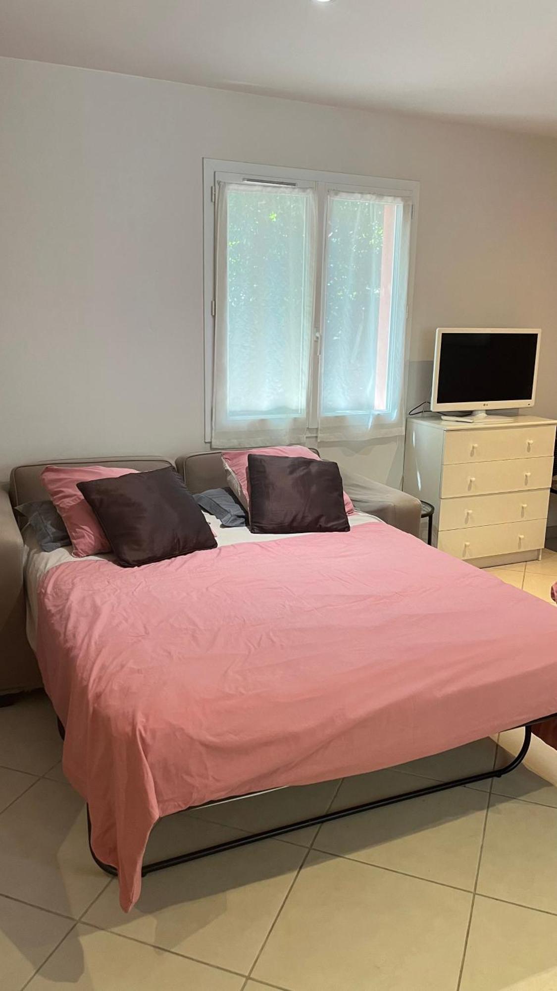 Studio Independant Calme Pas Loin Du Centre Nimes Ngoại thất bức ảnh