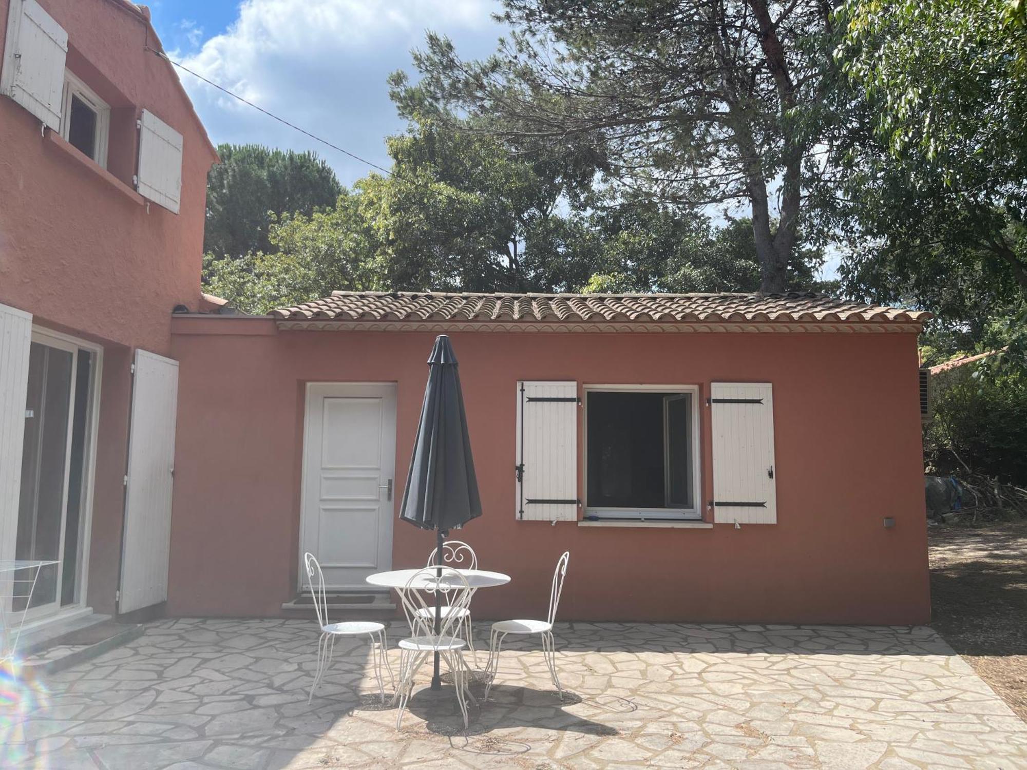 Studio Independant Calme Pas Loin Du Centre Nimes Ngoại thất bức ảnh