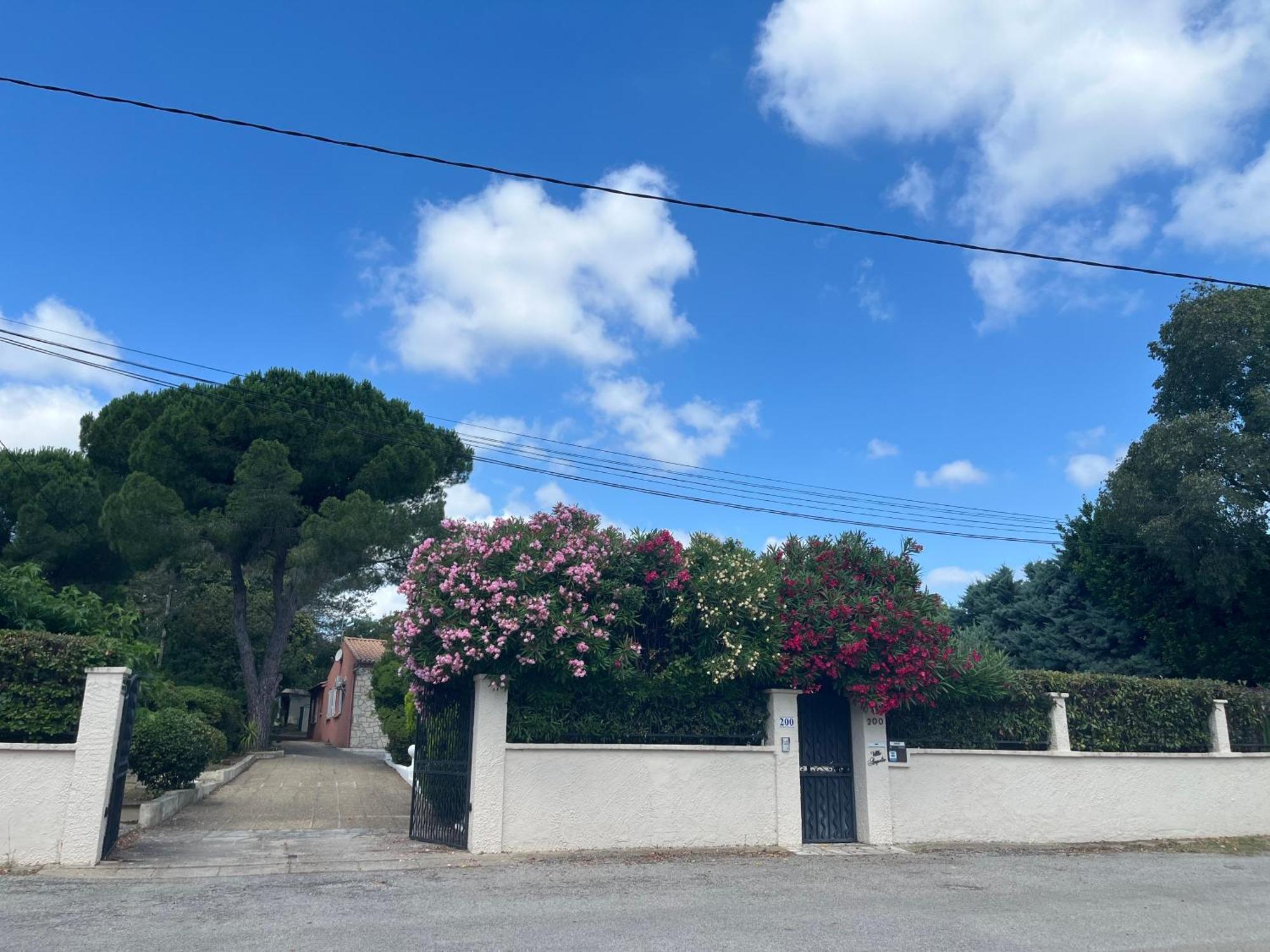 Studio Independant Calme Pas Loin Du Centre Nimes Ngoại thất bức ảnh
